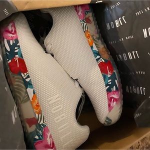 Brand new in box No Bull women’s size 9 white floral trainer plus.